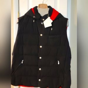 Men's Vest with detachable hood and inside pockets